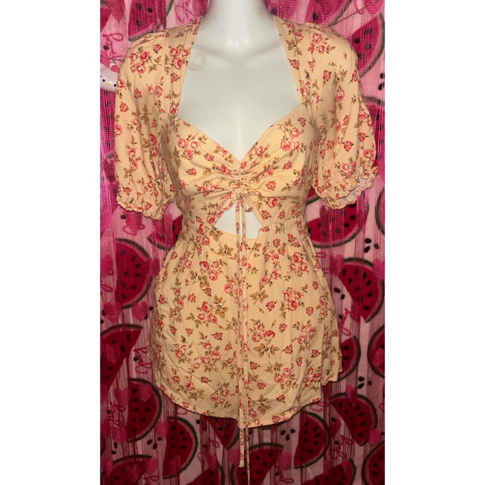 🩷 Floral Romper with Sweetheart Neckline and Puff Sleeves